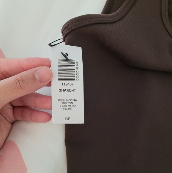 *nwt* aritzia tnalife tank - Picture 2 of 5